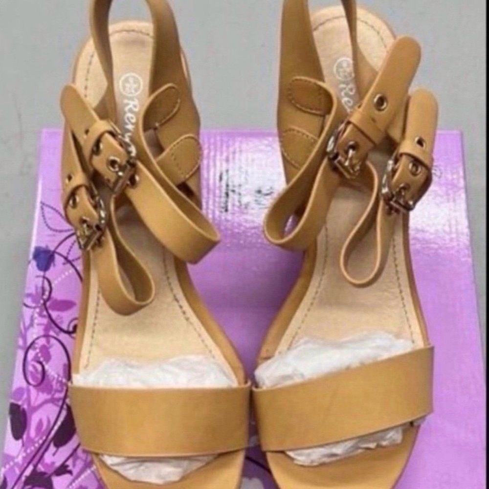 Reneeze Tan Women's Sandals